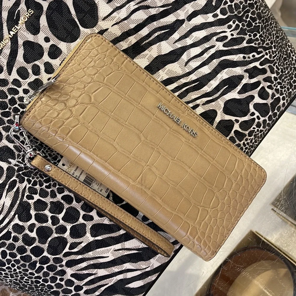 Michael Kors Large Jet Set Travel Continental Wristlet Phone Holder Case Wallet